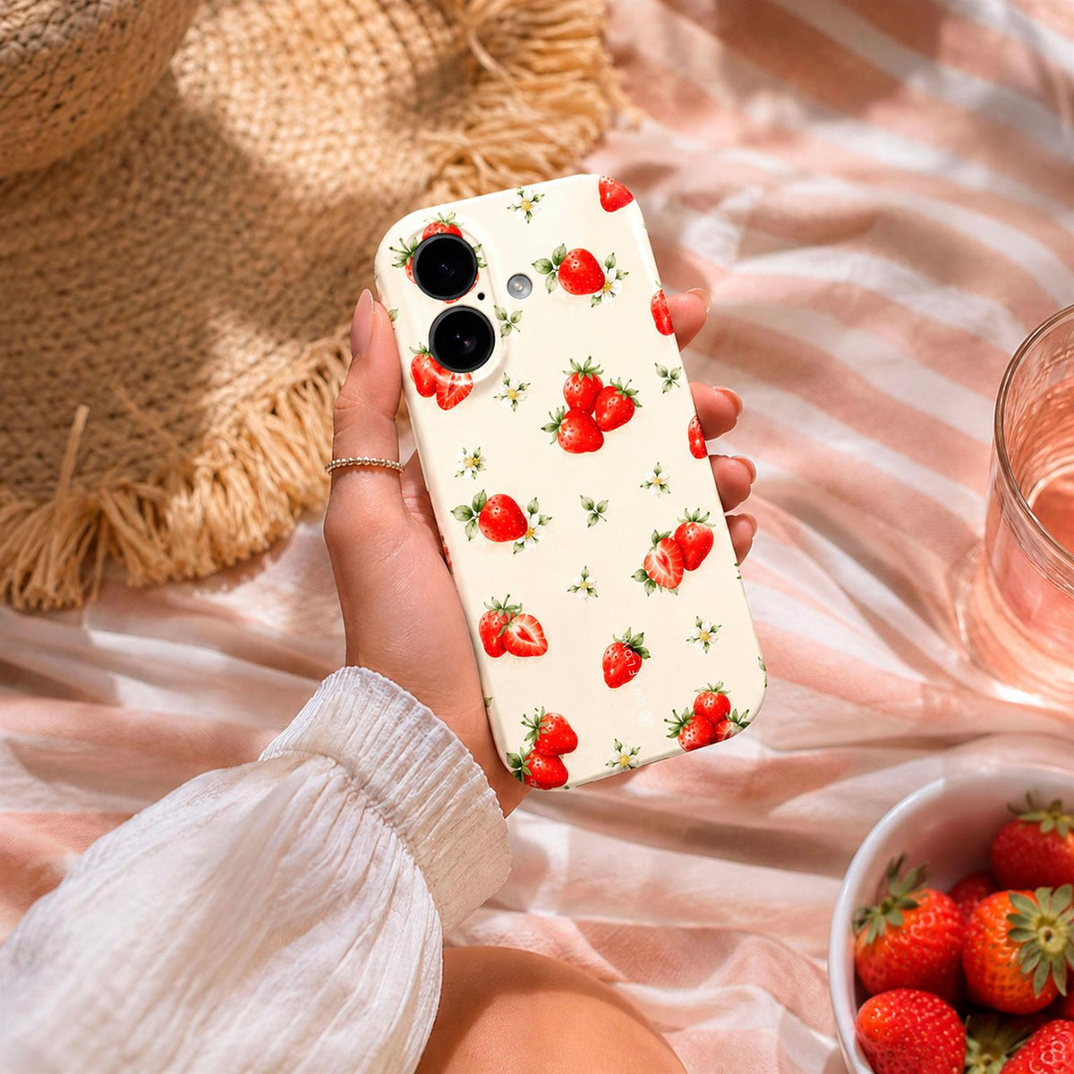 Splash Case für iPhone 18 Pro in der Farbe Strawberry Riot (Braun / Beige)
