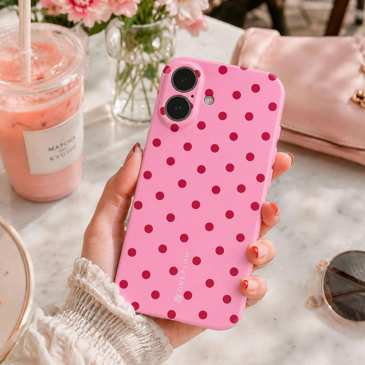 Splash Case für iPhone 18 Pro in der Farbe Berry Dots (Rosa / Pink)