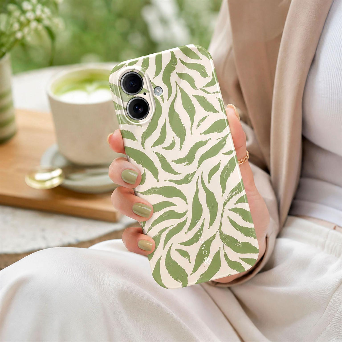 Splash Case für iPhone 18 Pro Max in der Farbe Olive Edit (Grün)